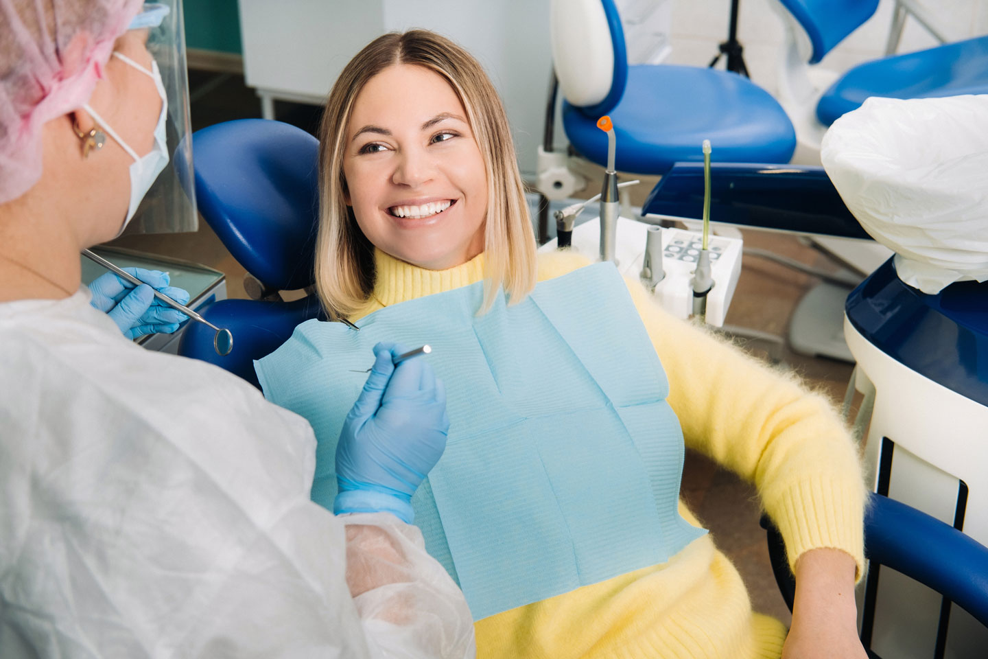 Centro Odontoiatrico Laudense - Una donna che sorride al dentista